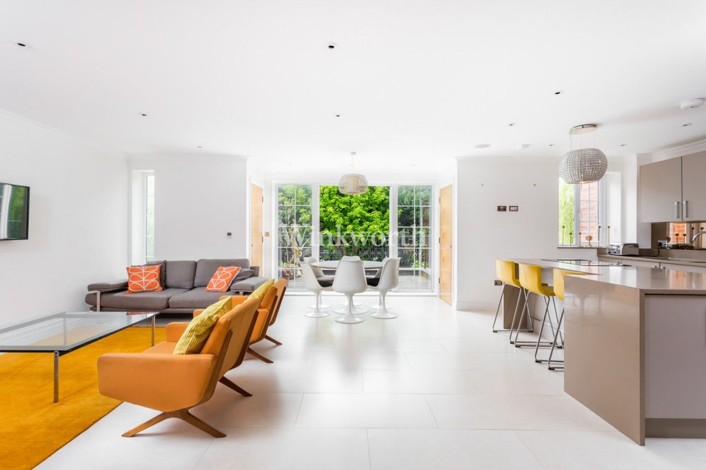Additional image 4 of 2 bed flat for saleBayview House, 20 Uplands Park Road, Enfield EN2