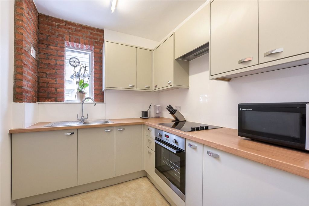 Property photo 2 of 8 Picture No. 14