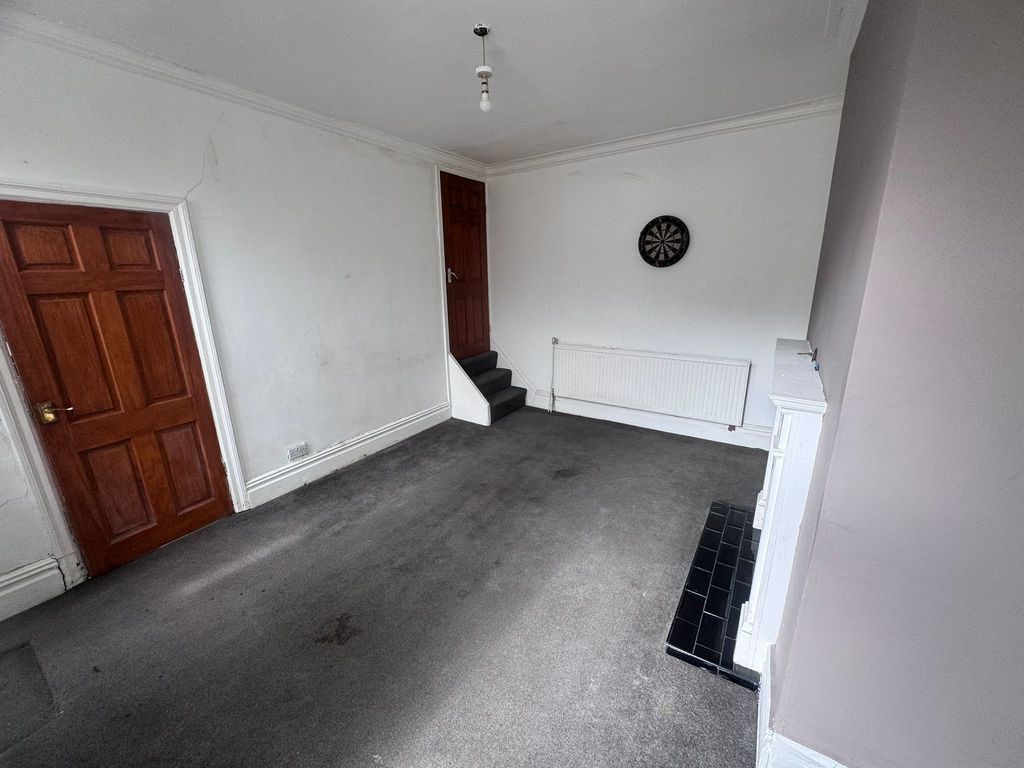 Property photo 3 of 9 Photo 7