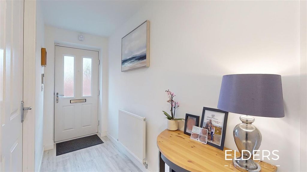 Property photo 3 of 19 Entrance Hall