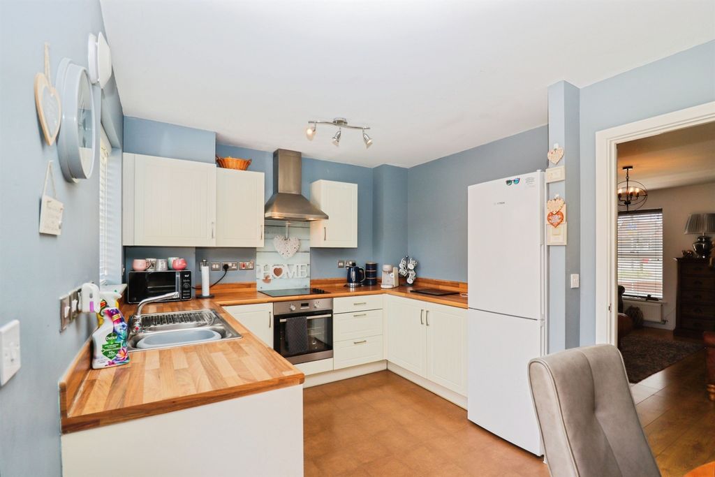 Property photo 3 of 17