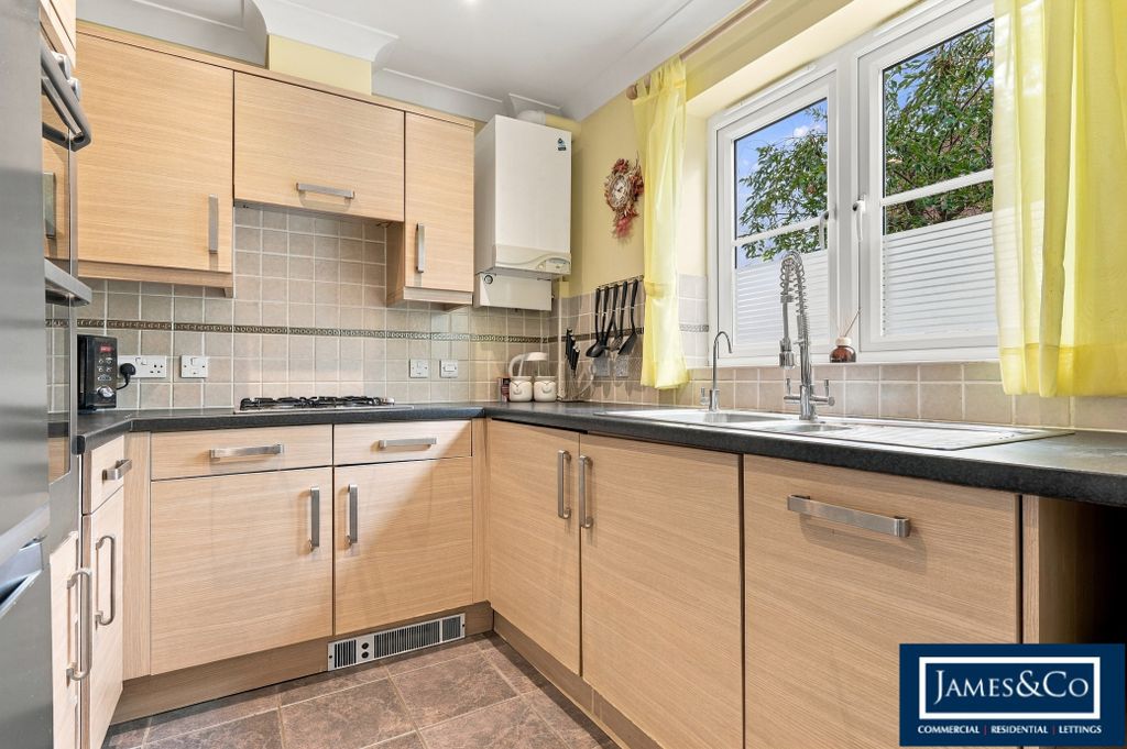 Property photo 3 of 16 13Acaciadrivei