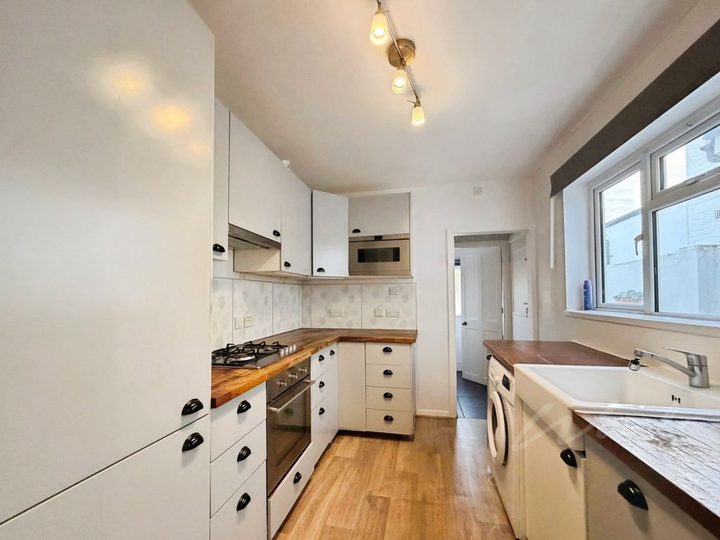 Property photo 2 of 10 Livingstone Kitchen