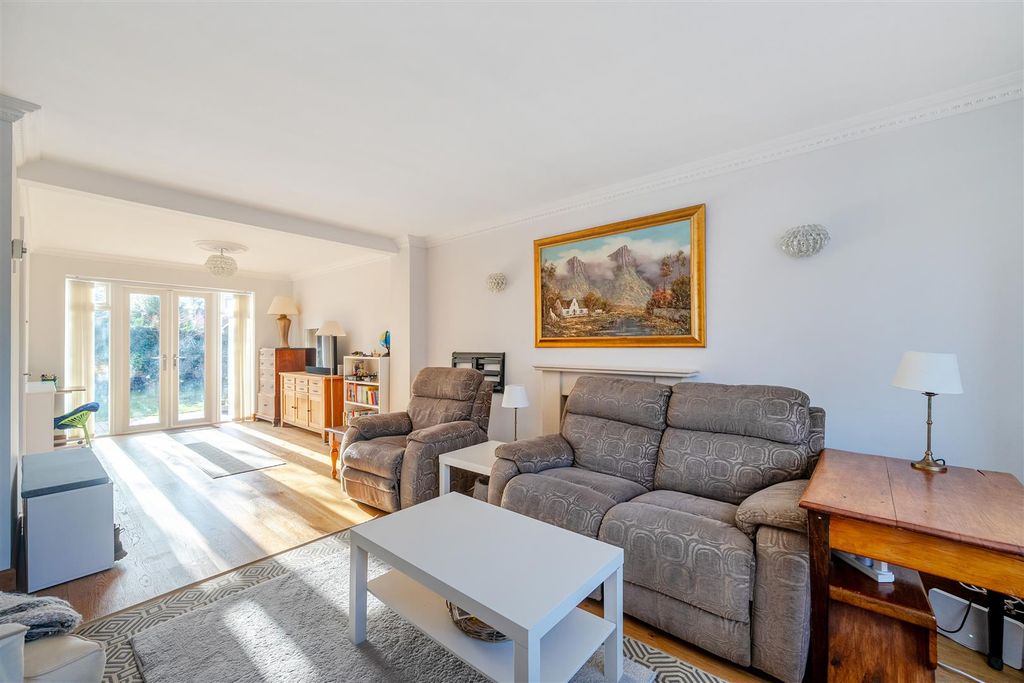 Property photo 3 of 21 1399968-9-696A30A7E0124.Jpg