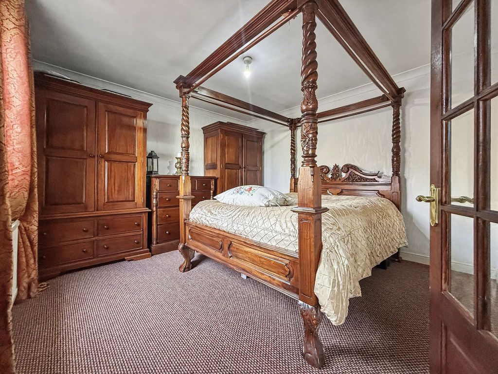 Property photo 2 of 21