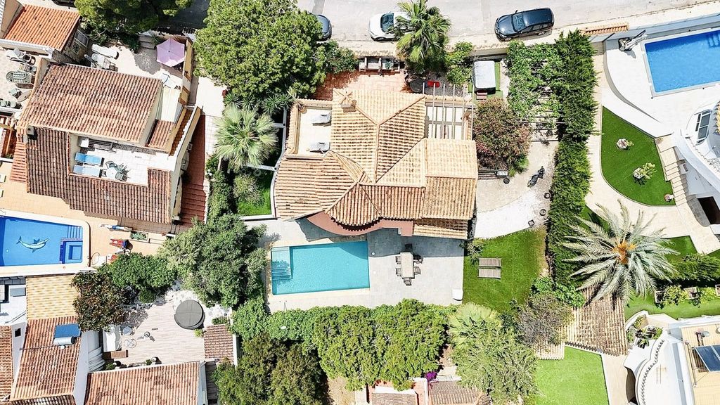 Property photo 2 of 34