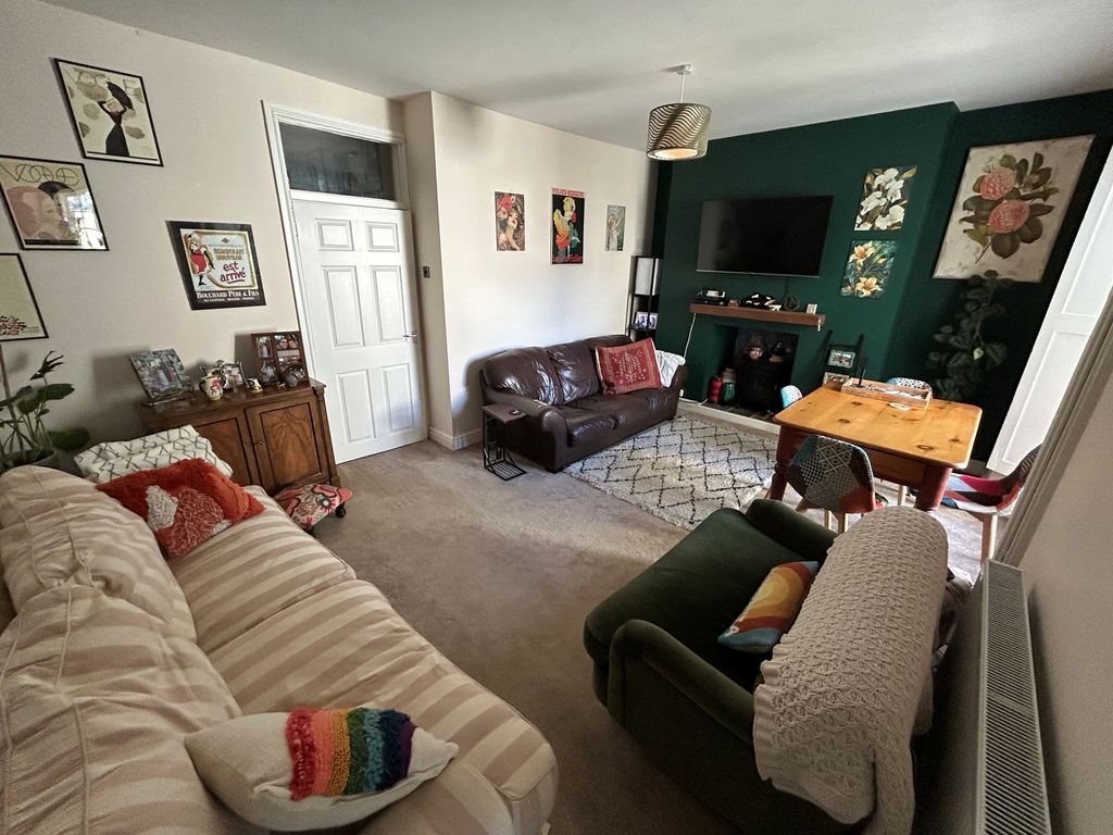 Property photo 2 of 9 Lounge 2