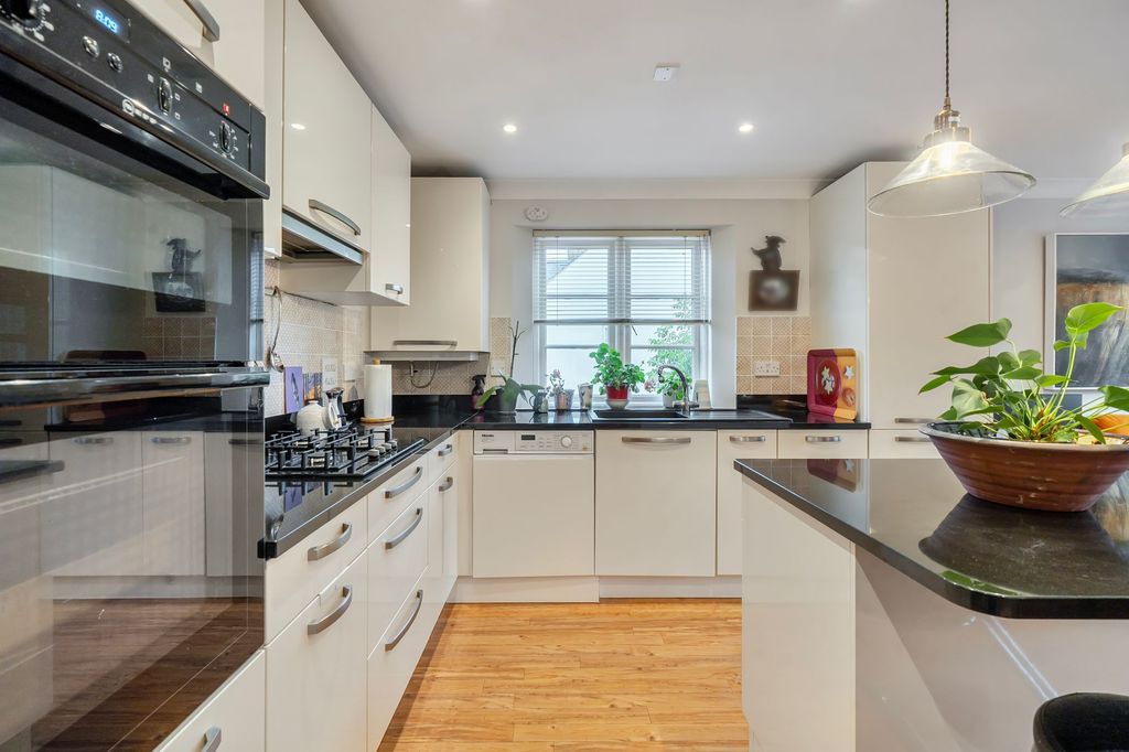 Property photo 2 of 9 Kitchen