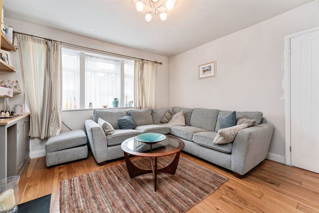 Property photo 3 of 17