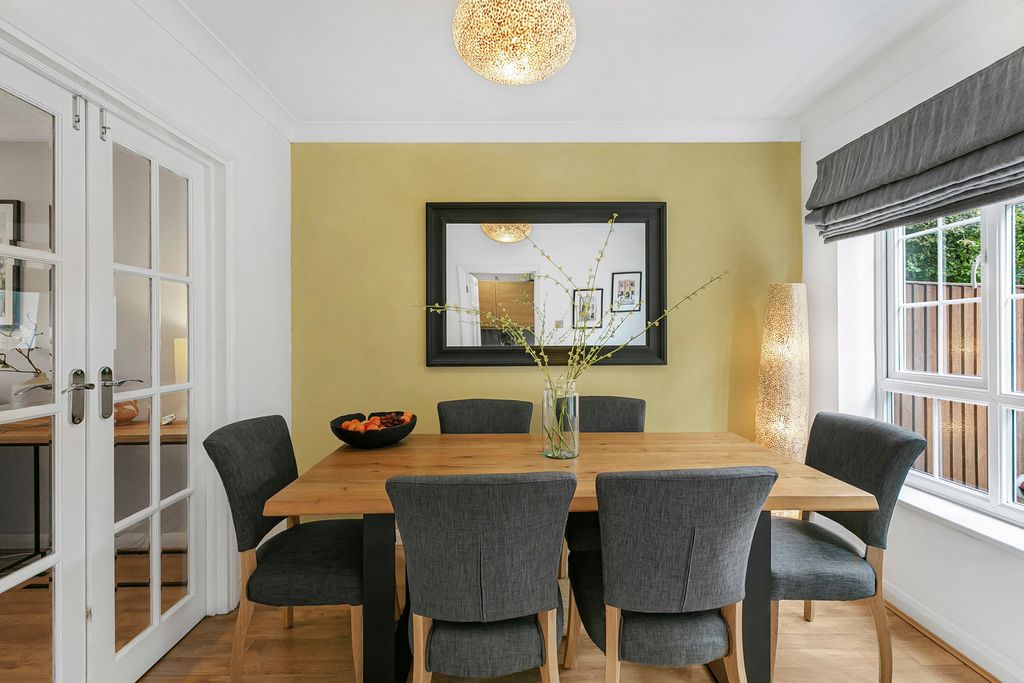 Property photo 3 of 11 Dining Room