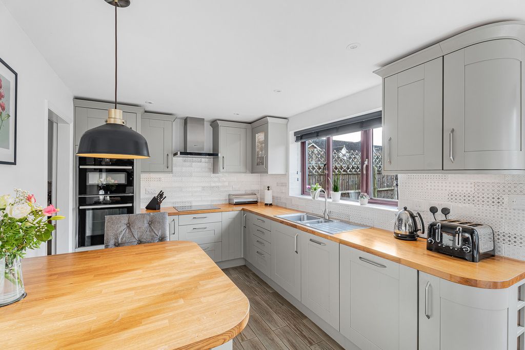 Property photo 3 of 33