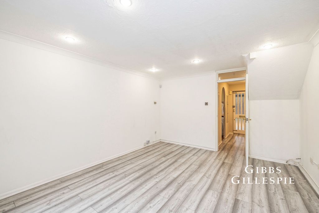 Property photo 2 of 10 Photo