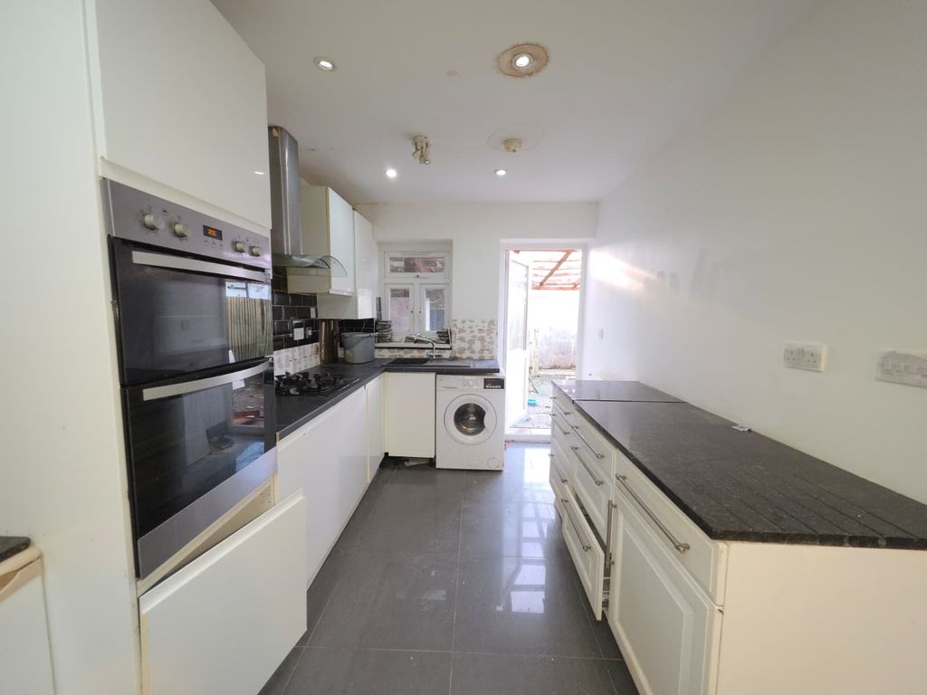 Property photo 3 of 23