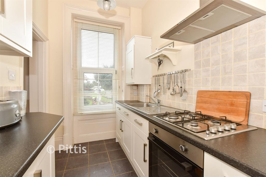 Property photo 2 of 10 Kitchen