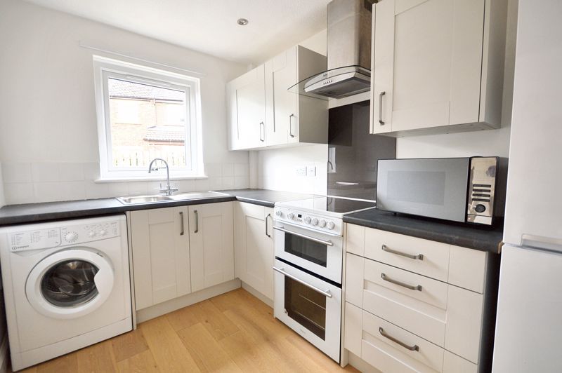 Property photo 3 of 10 Kitchen