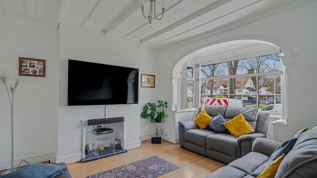 Property photo 2 of 25