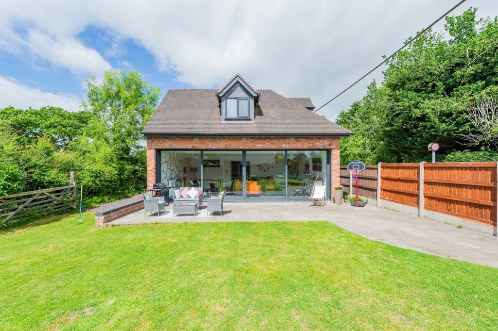 Property photo 2 of 19 Garden Emilydimelowewemovewhitchurchandnantwich