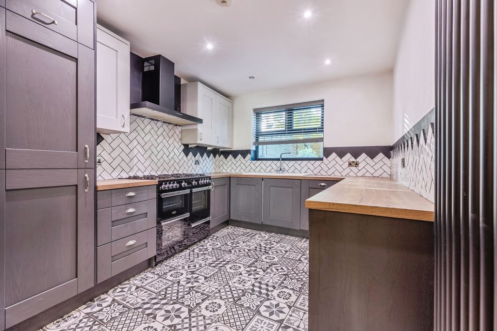 Property photo 2 of 18 Pbox-Img.Jpg