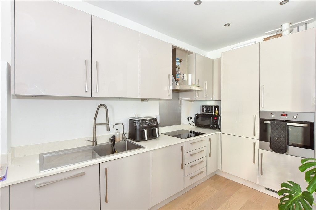 Property photo 2 of 11 Kitchen