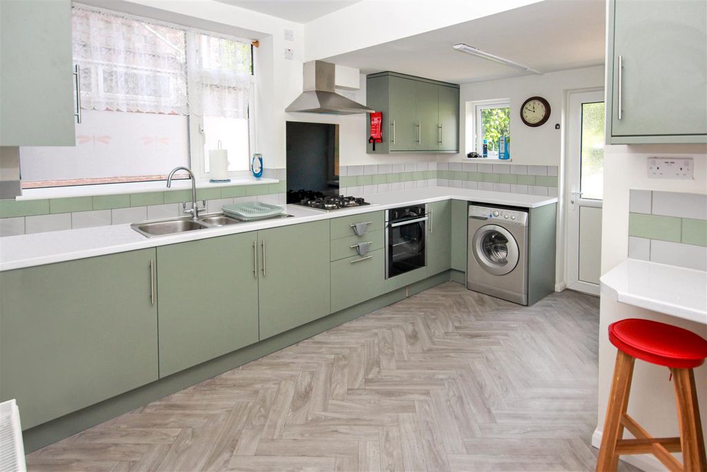 Property photo 2 of 7 Kitchen.Jpg
