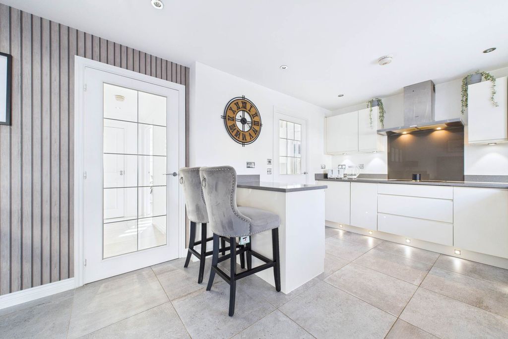 Property photo 2 of 41