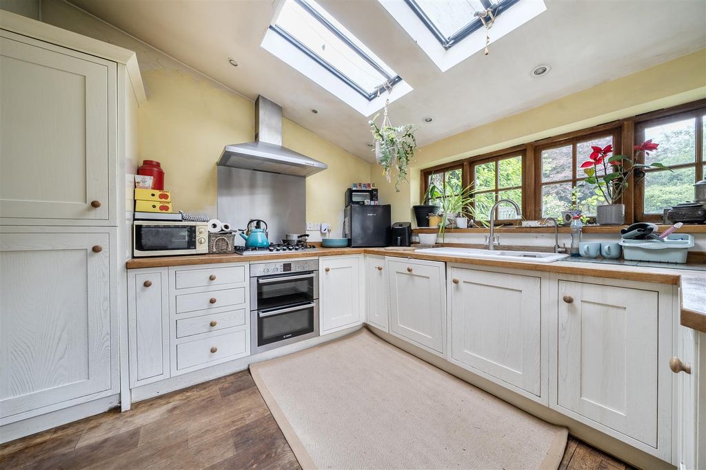 Property photo 2 of 19 Kitchen