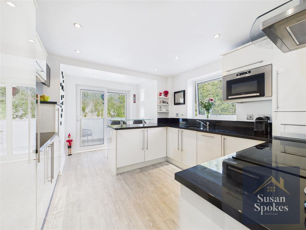 Property photo 3 of 26 Cam01858G0-Pr0179-Still010.Jpg