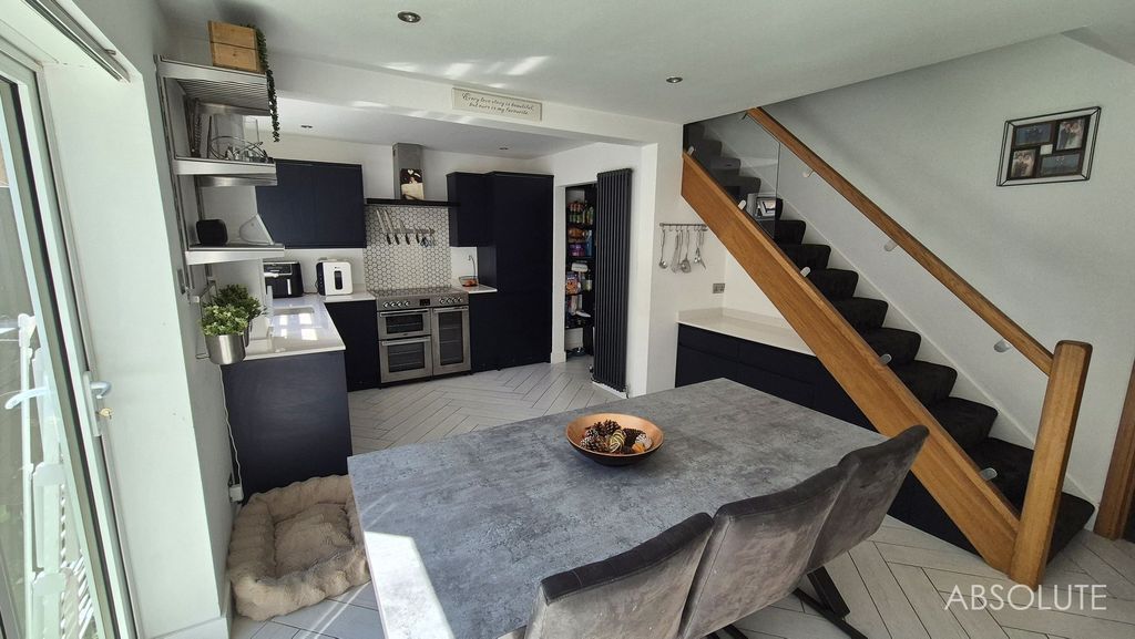 Property photo 3 of 25