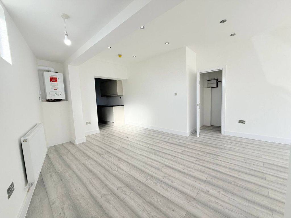 Property photo 2 of 11 Gallery