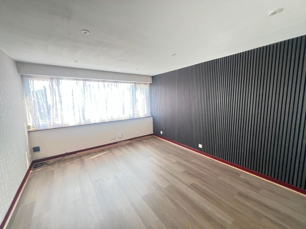Property photo 2 of 9 4A63c6d9-1A2A-449F-Be34-d49d3946B908