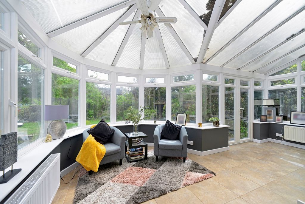 Property photo 3 of 16 Conservatory