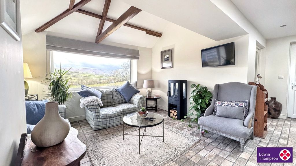 Property photo 2 of 31