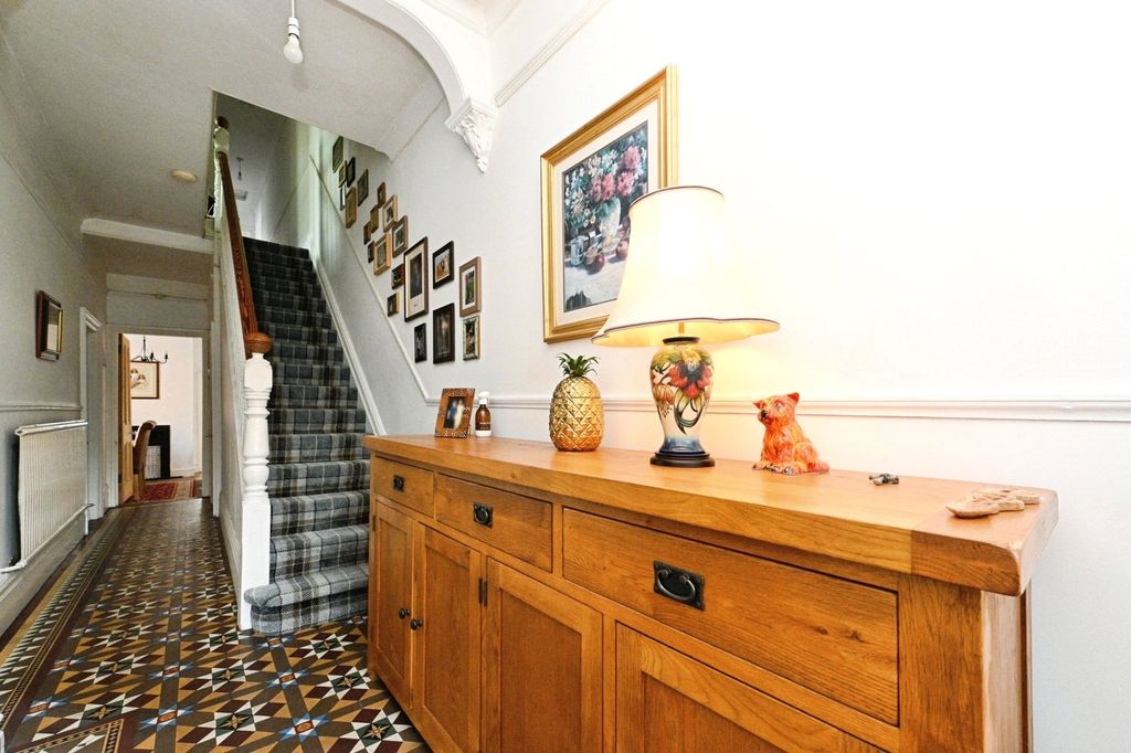 Property photo 2 of 17 Photo