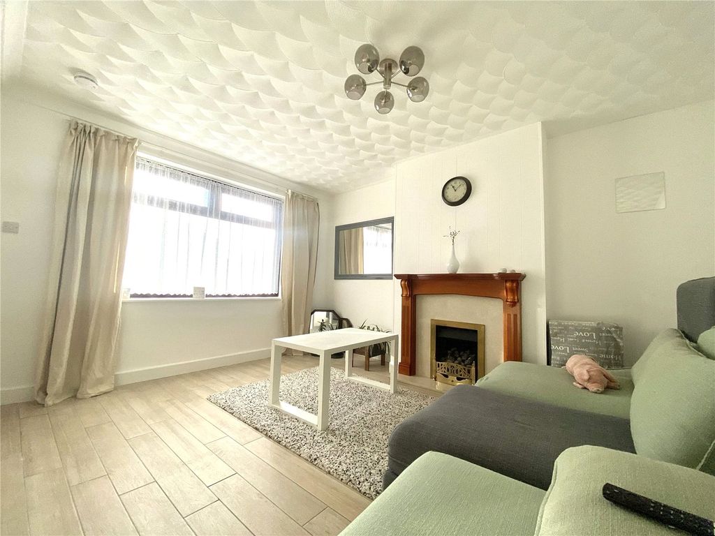 Property photo 2 of 16 Picture No. 12
