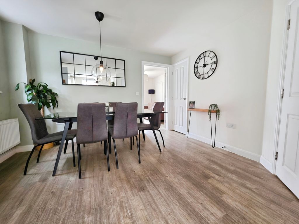 Property photo 2 of 12 Pbox-Dining_Room-319854.Jpg