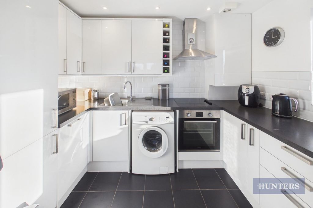 Property photo 3 of 12 Kitchen 2.Jpg