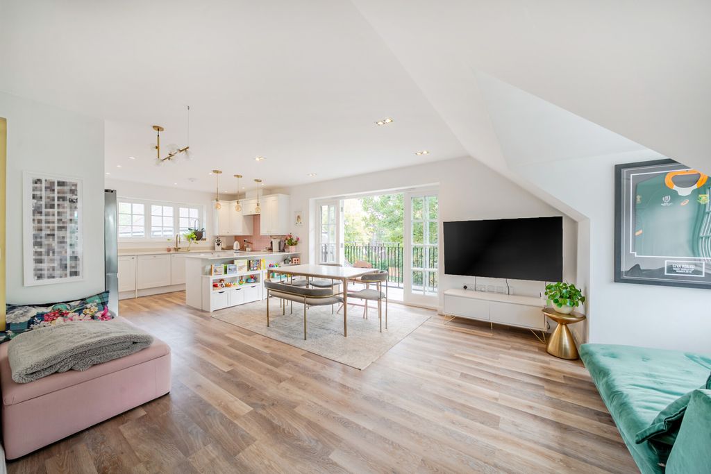 Property photo 2 of 17 Reception