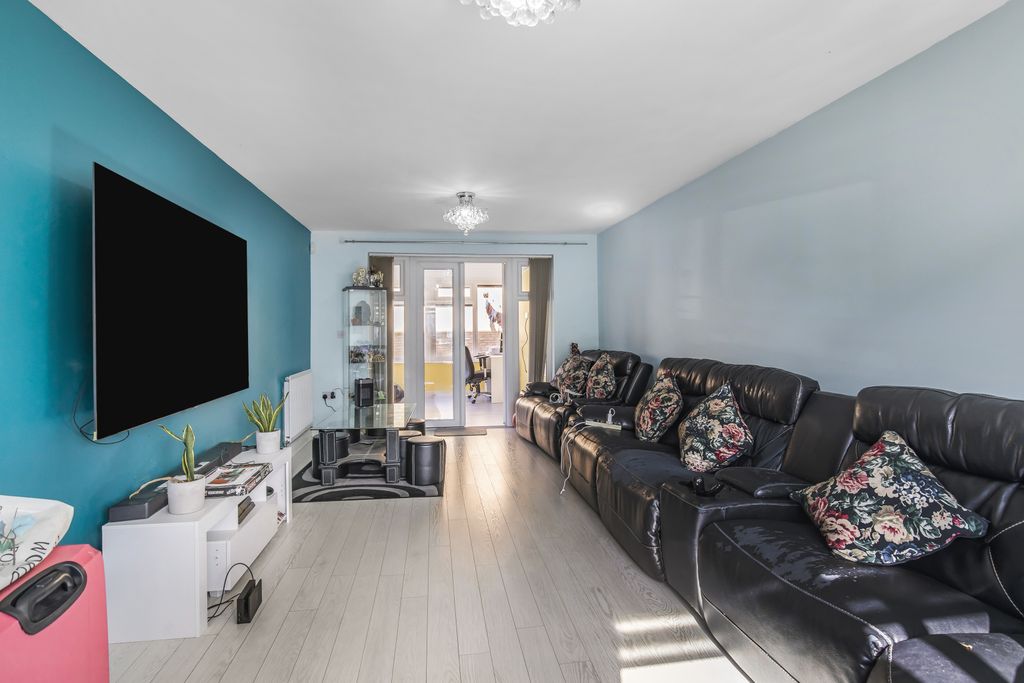 Property photo 3 of 20