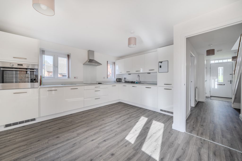 Property photo 2 of 23 1447811-11-69Dffd9959046