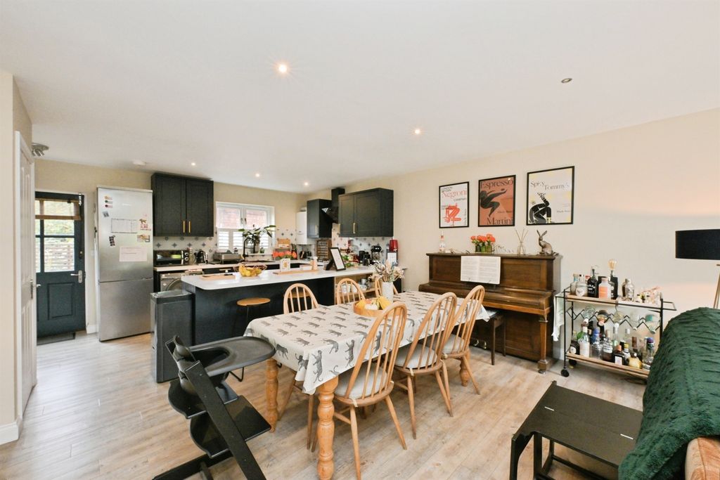 Additional image 8 of 3 bed semi-detached house for saleSt. Andrew Street, Hertford SG14