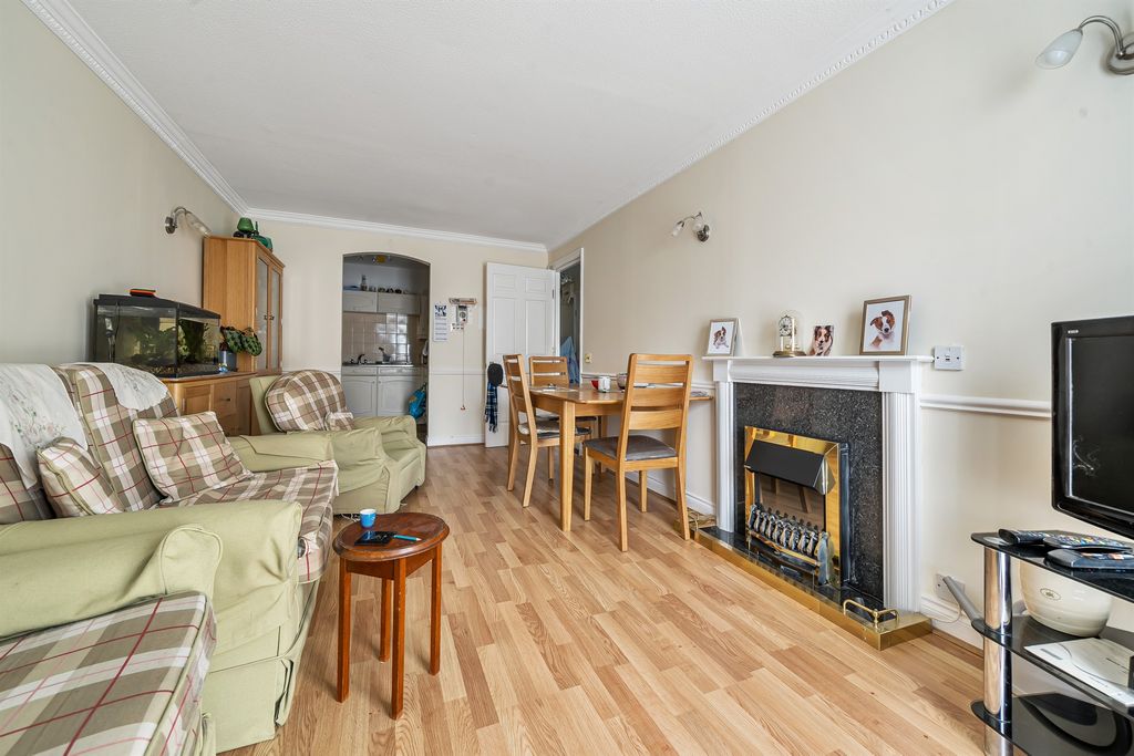 Property photo 3 of 11