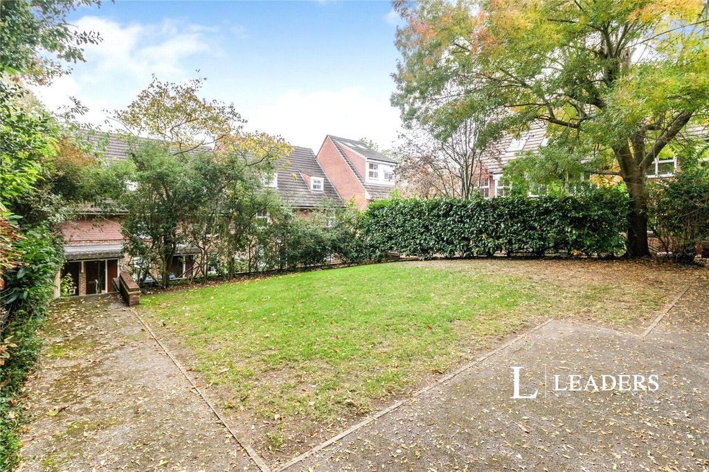 Property photo 2 of 16 Communal Garden