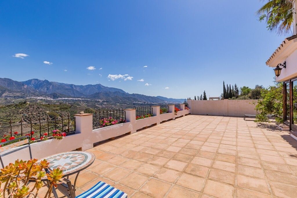 Property photo 2 of 10 Front Terrace