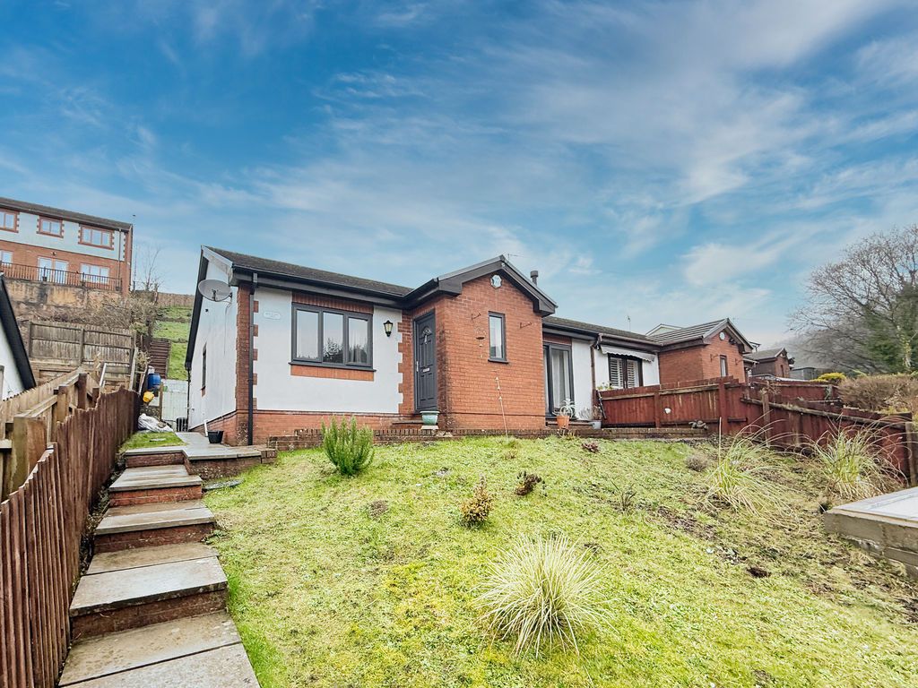 Property photo 1 of 9 Photo 6