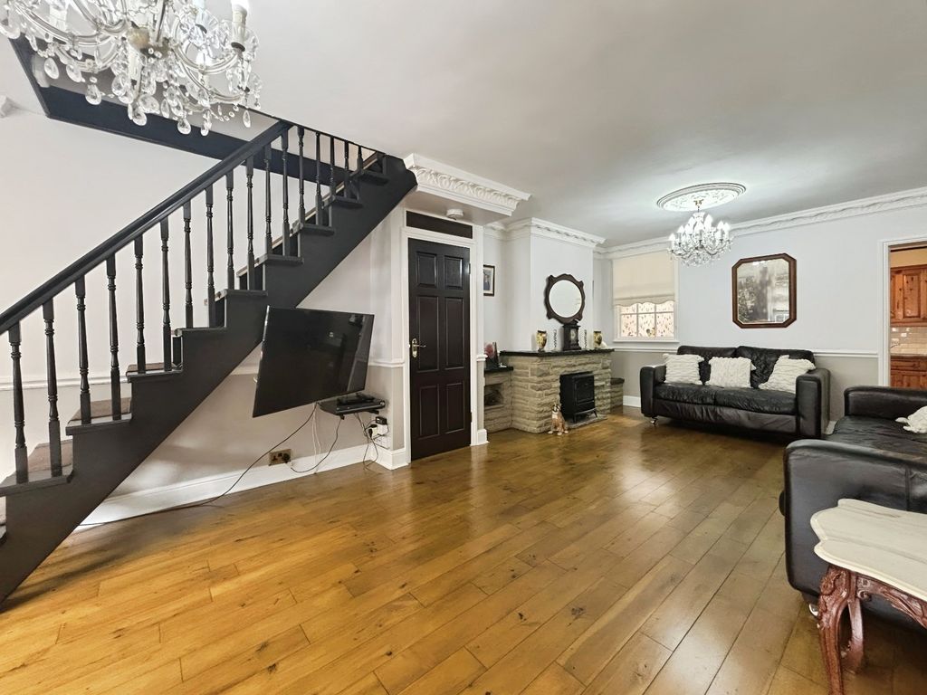 Property photo 1 of 12 01