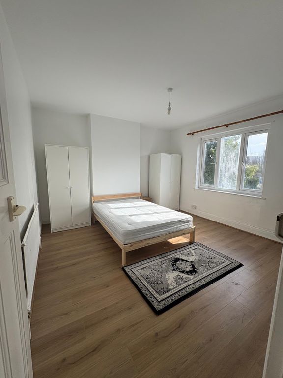 Property photo 1 of 7 Room To Let In A Family House- Ilford