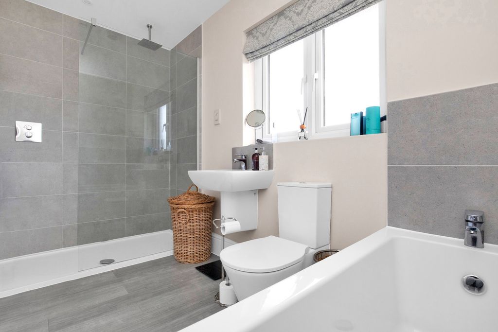 Property photo 3 of 26