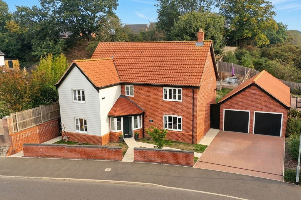 Property photo 1 of 32