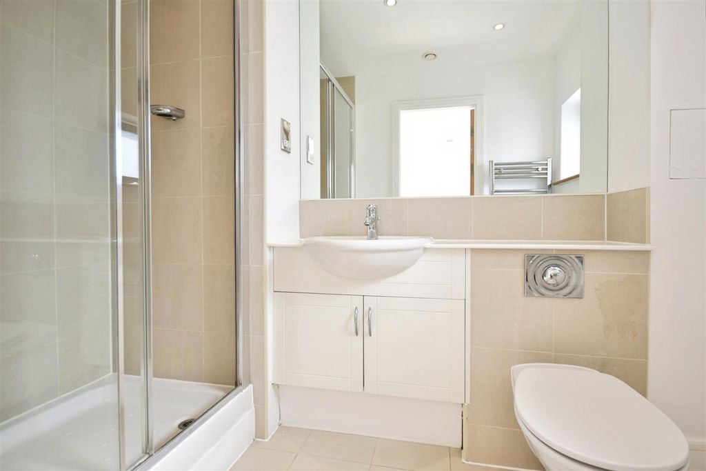 Additional image 10 of 3 bed flat for saleAdams Quarter, The Island TW8