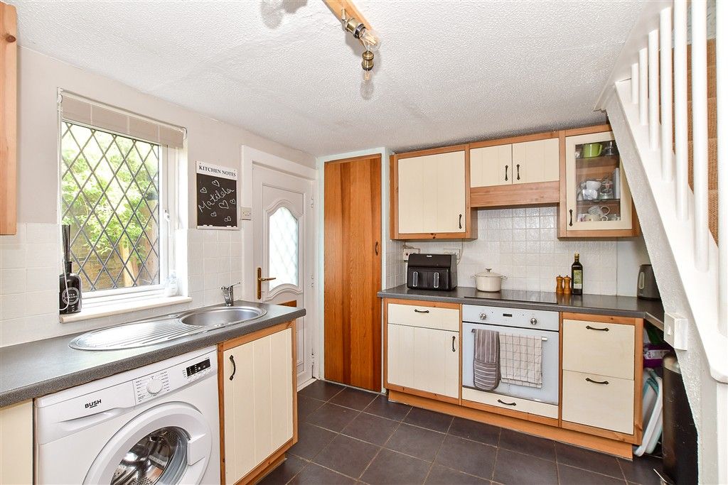 Property photo 3 of 10 Kitchen